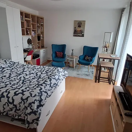 Charming T1 With Balcony In Apartment Hyeres